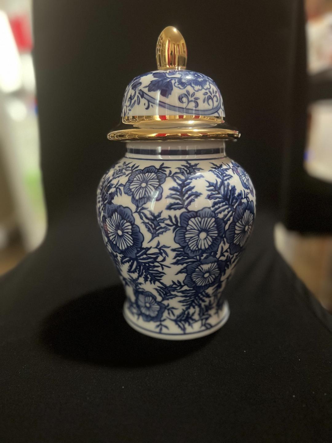 Blue, white and gold sopera.